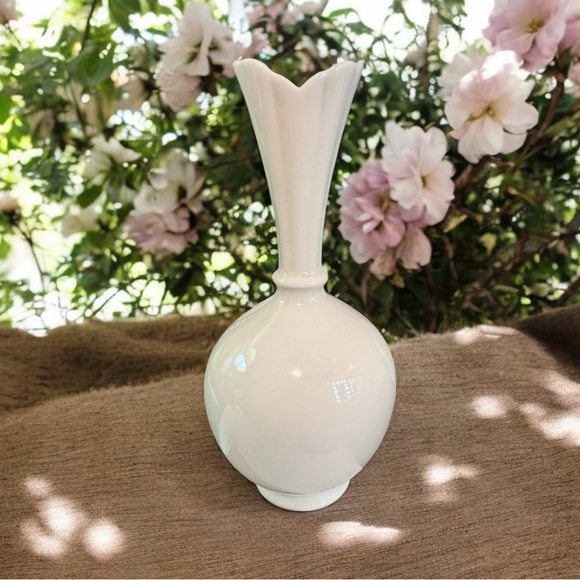 Lenox Vintage Bulb Bud Flower Heart Top Vase - Picture 1 of 7